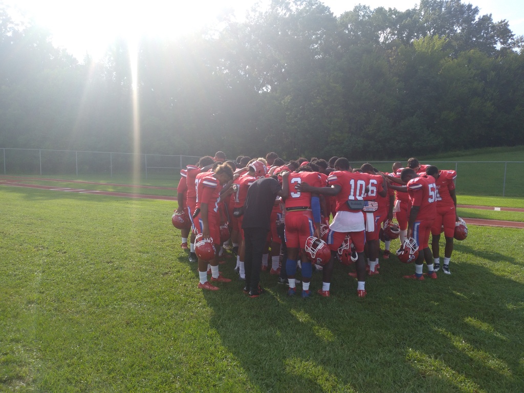 Bearcats huddle up before the scrimmage